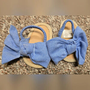 NWOT infant bow sandals